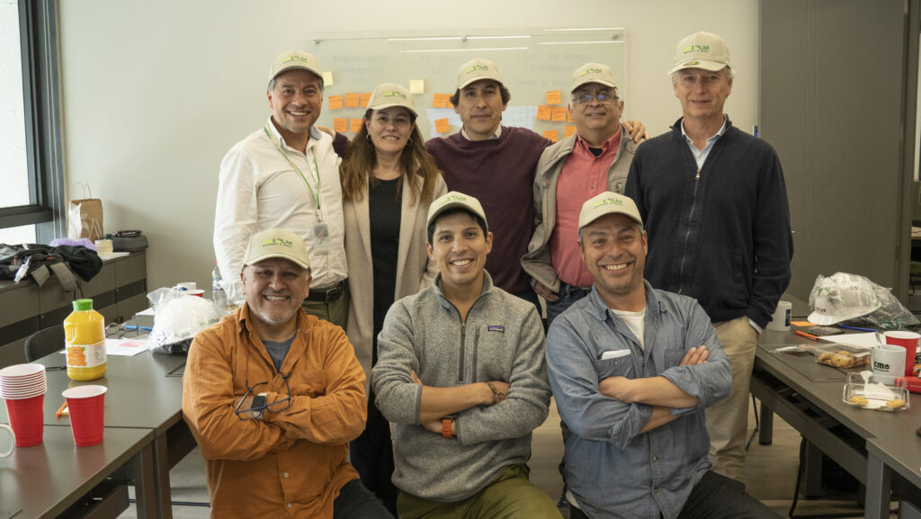 Team Innsolar usando gorras en el Innsolarday